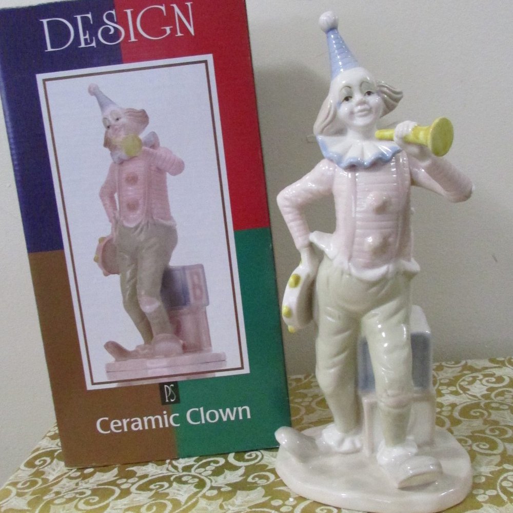 Vintage Paul Sebastian 12"  Cerami Porcelain Clown Figurine Excellent new